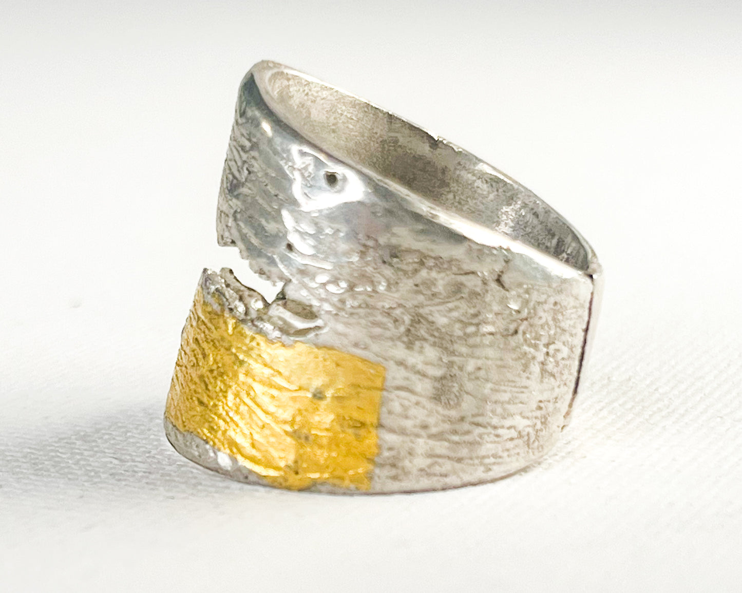 Shape of the mountains Sterling Silver ring with gold