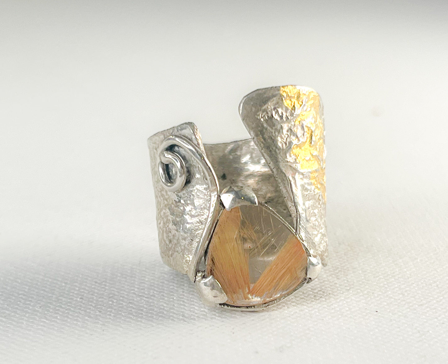 Rutilated quartz with copper ring, sterling silver and 22kt kumboo gold