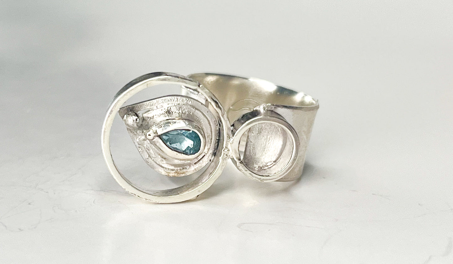 sterling silver ring with  Blue topaz  the pop collection