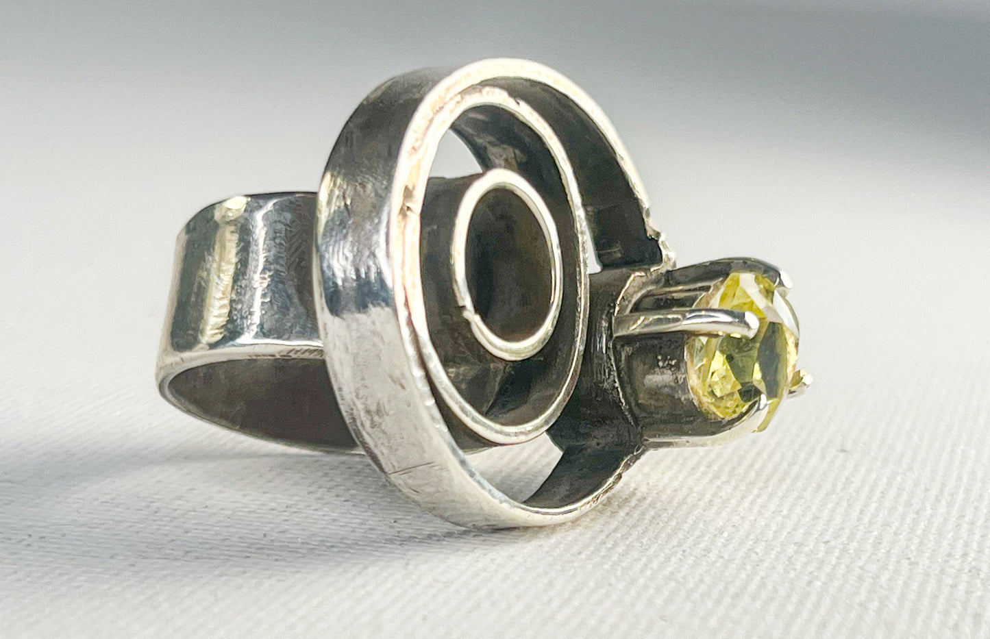 Pop Sterling silver ring with green gold citrine