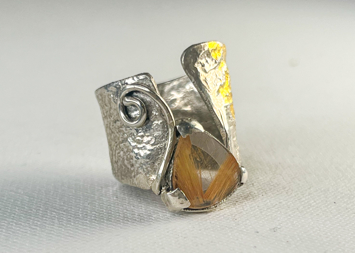 Rutilated quartz with copper ring, sterling silver and 22kt kumboo gold