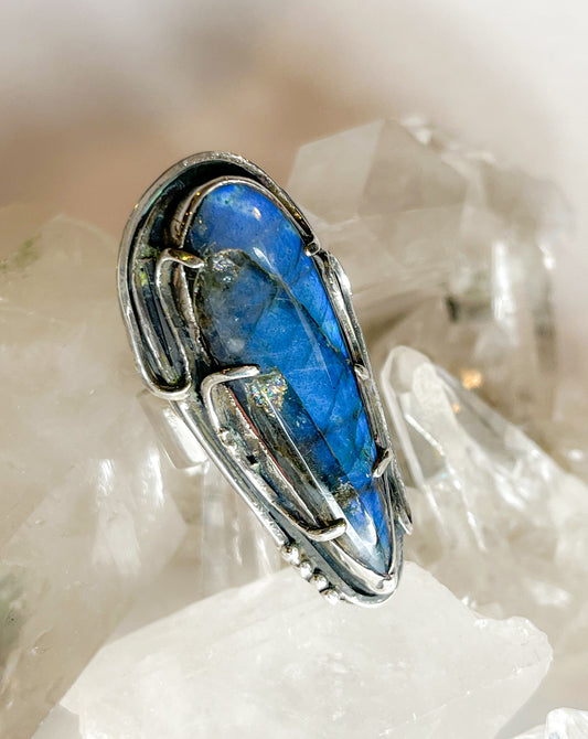 Sterling Silver Labradorite Ring – Mystical Charm and Timeless Elegance