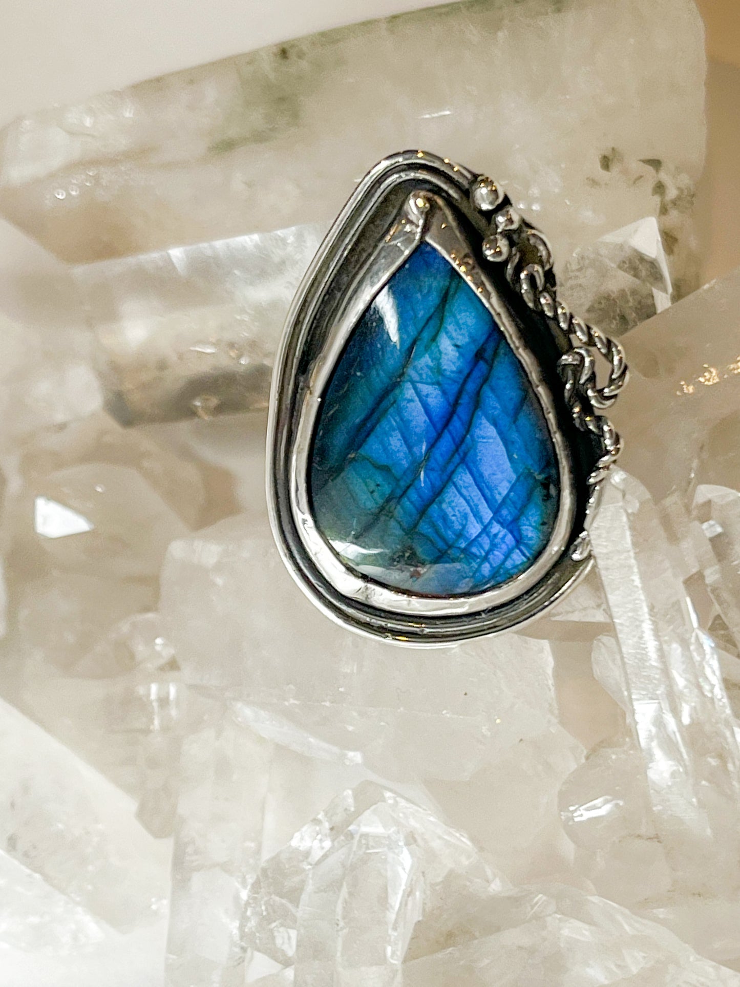 Sterling Silver Labradorite Ring – Mystical Charm and Timeless Elegance