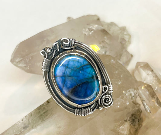 Sterling Silver Labradorite Ring – Mystical Charm and Timeless Elegance