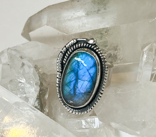 Sterling Silver Labradorite Ring – Mystical Charm and Timeless Elegance