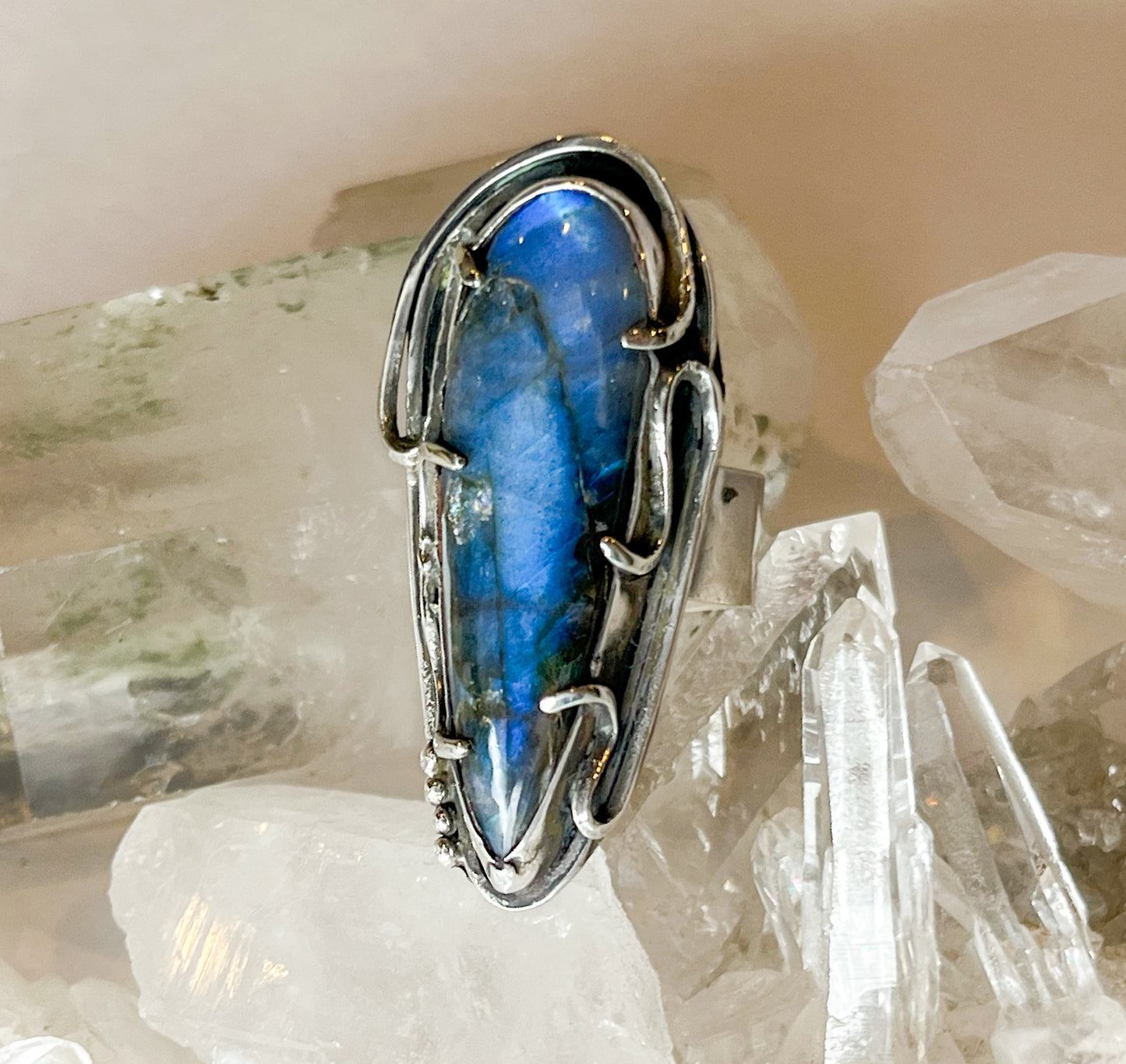 Sterling Silver Labradorite Ring – Mystical Charm and Timeless Elegance