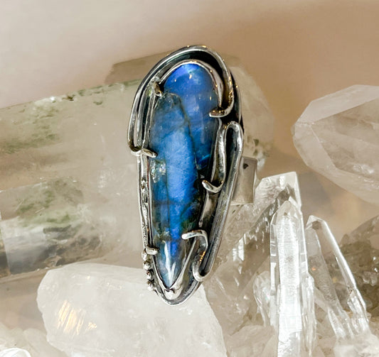 Sterling Silver Labradorite Ring – Mystical Charm and Timeless Elegance