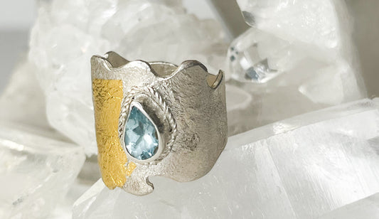 Silver ring, 22kt gold kumboo and blue topaz