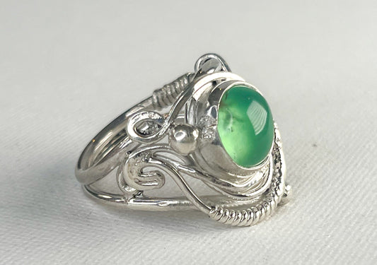 Silver ring with Peruvian Opal