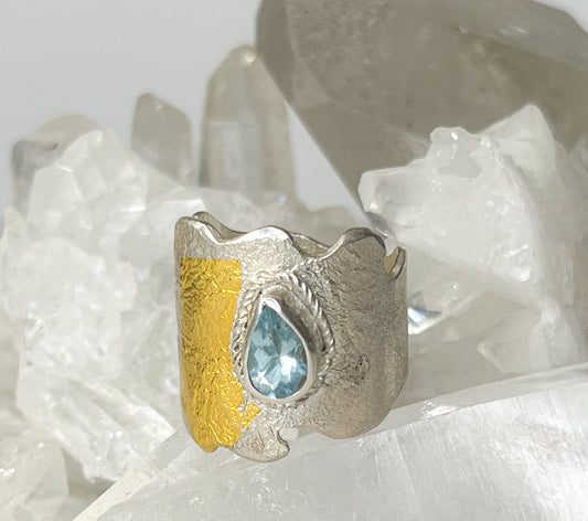 Silver ring, 22kt gold kumboo and blue topaz