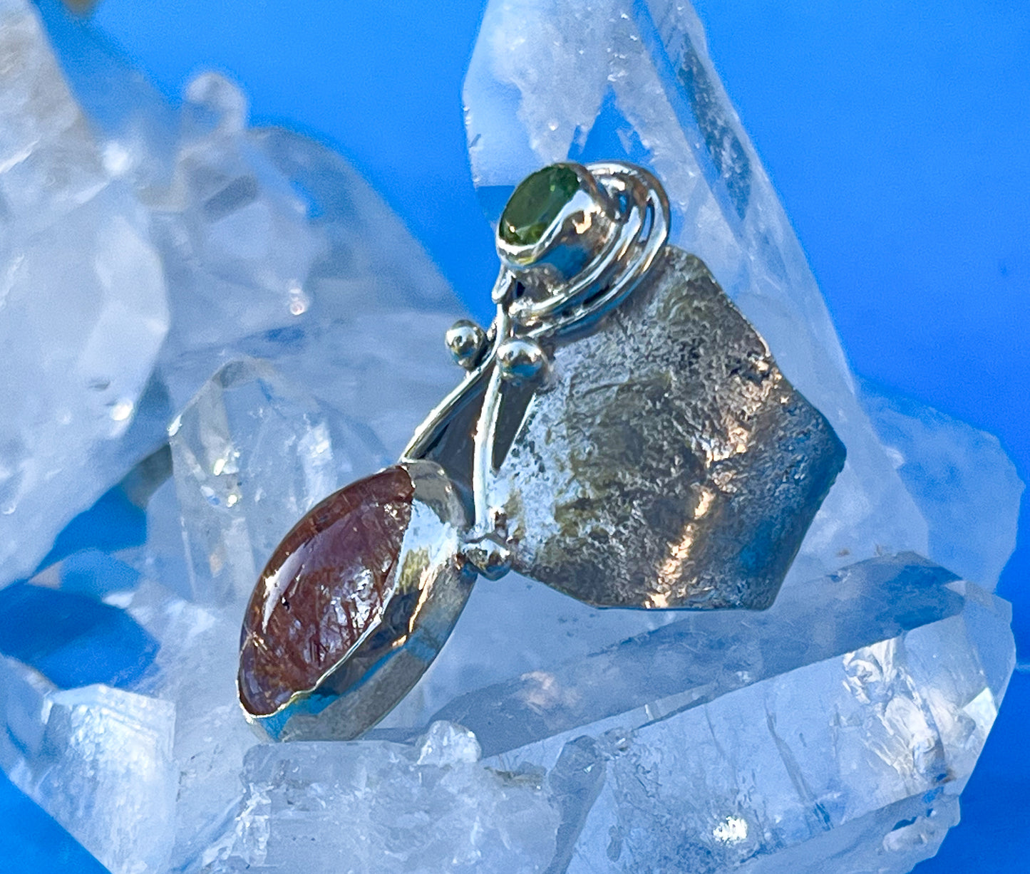 Sterling Silver ring with      Peridote and Rutilated Quartz