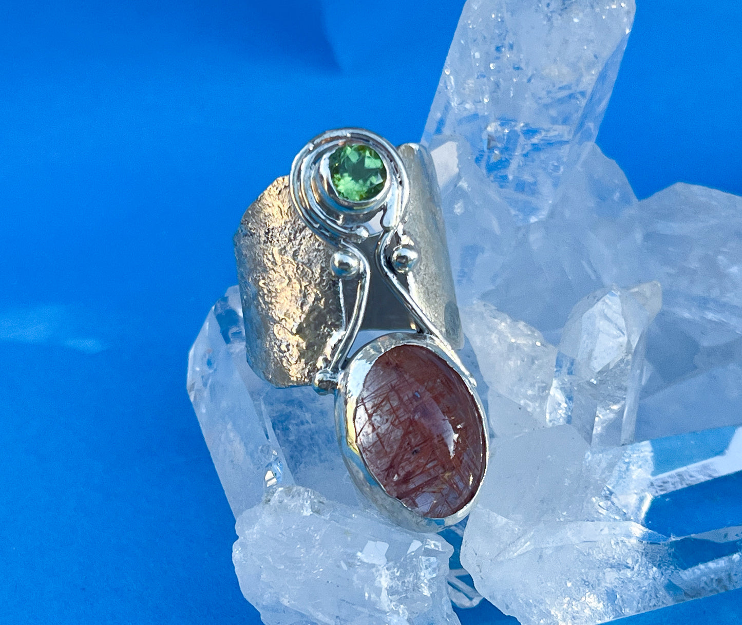 Sterling Silver ring with      Peridote and Rutilated Quartz