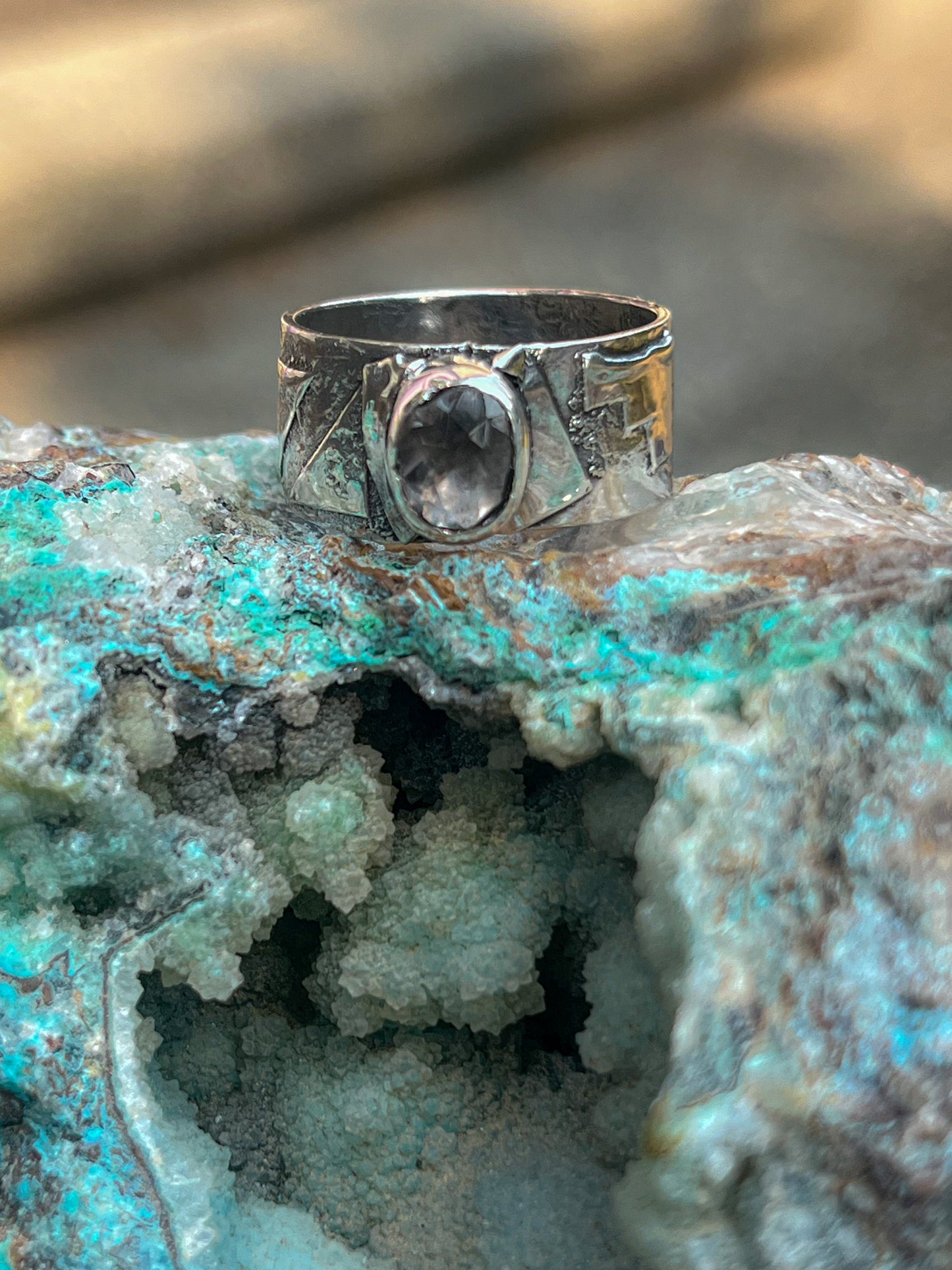 Silver ring with Quartz